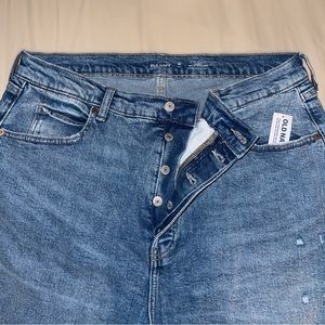 NWT Never worn, Old Navy Curvy/Boyfriend Jeans